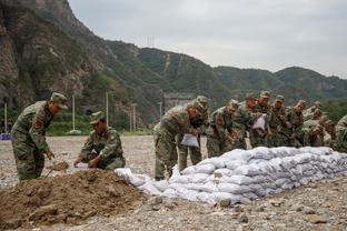 记者：一旦华金-科雷亚离队，国米就将与桑切斯签约1年